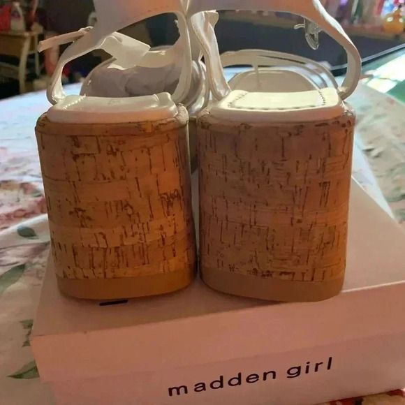 Madden Girl Women’s Sandals With Wedge Heels Size 8.5 M - Picture 3 of 5